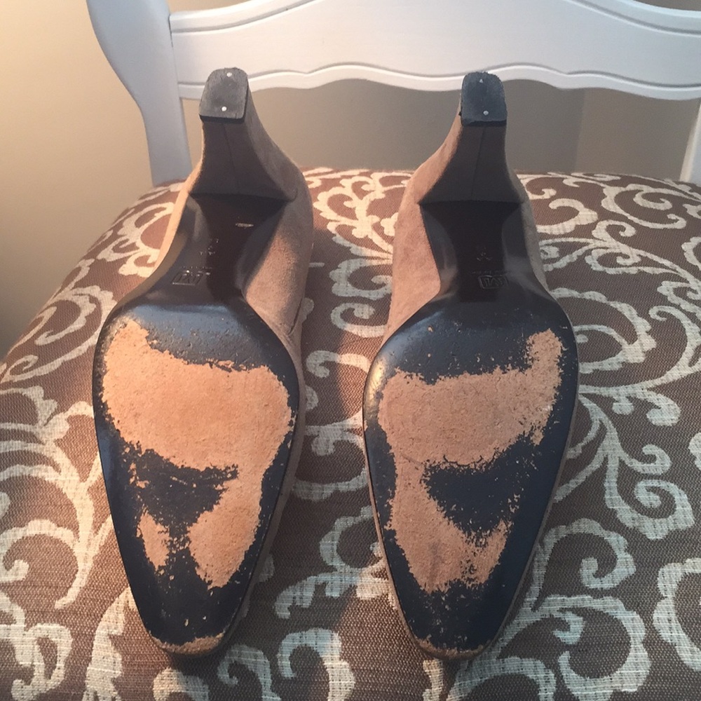 Bruno Magli Suede tan heels - Picture 5 of 7